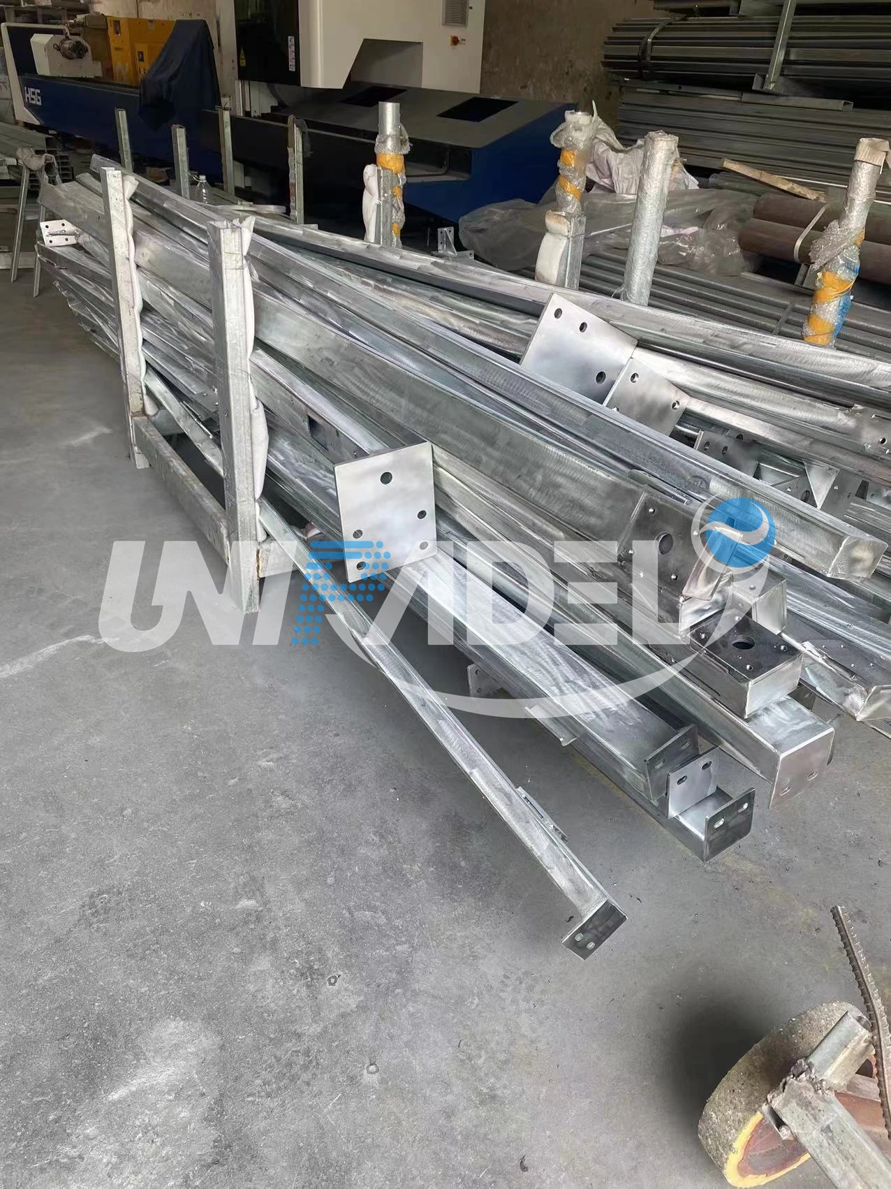 Panoramic padel courts production needs