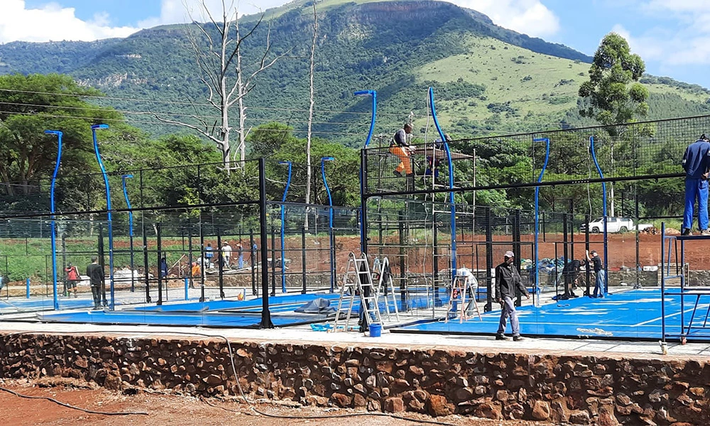 How much space do you need for 4 padel courts?