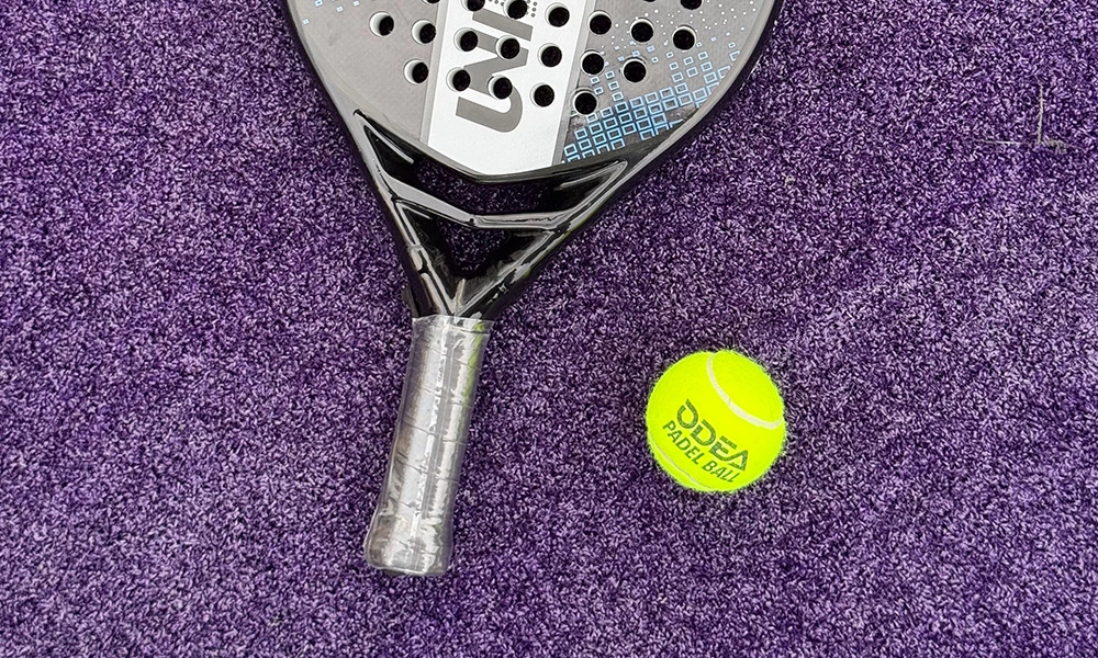 What is a padel tennis court? What are its types?